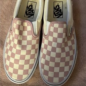 size 7 women’s brand new never worn before (no box)